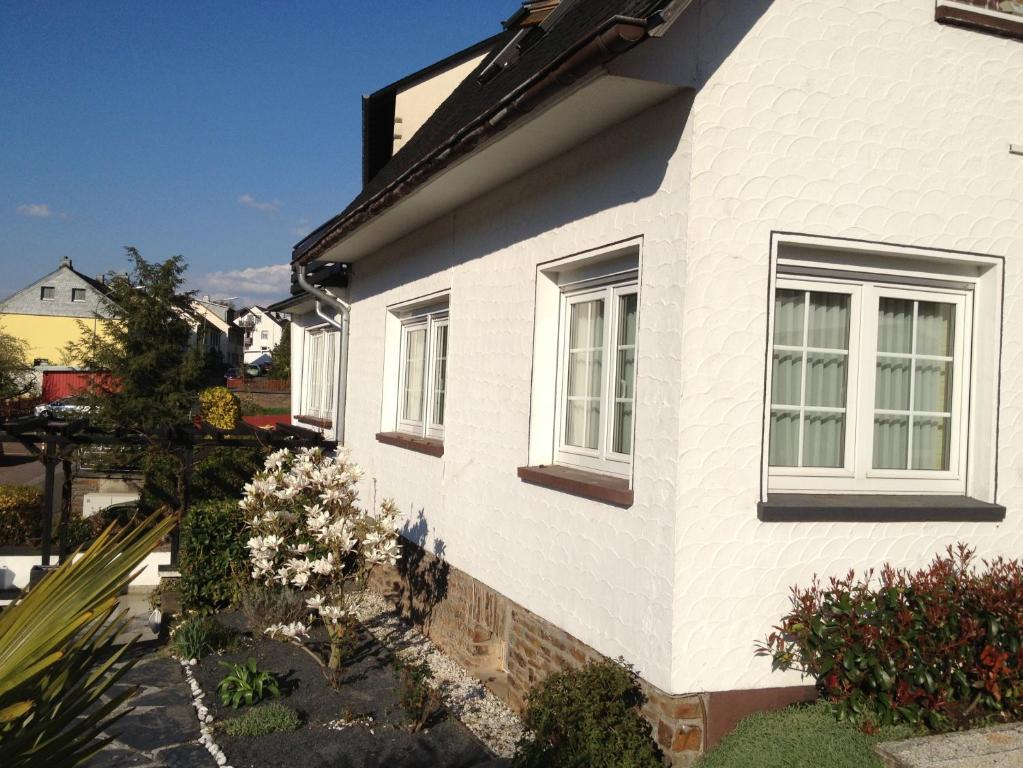 Haus Uebernachtenswert Cochem Mosel エクステリア 写真